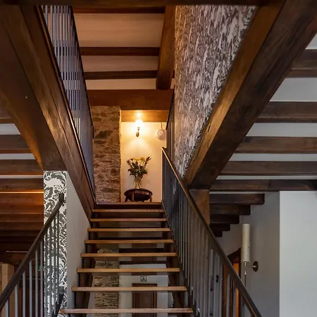 Casa Curiscada Burres